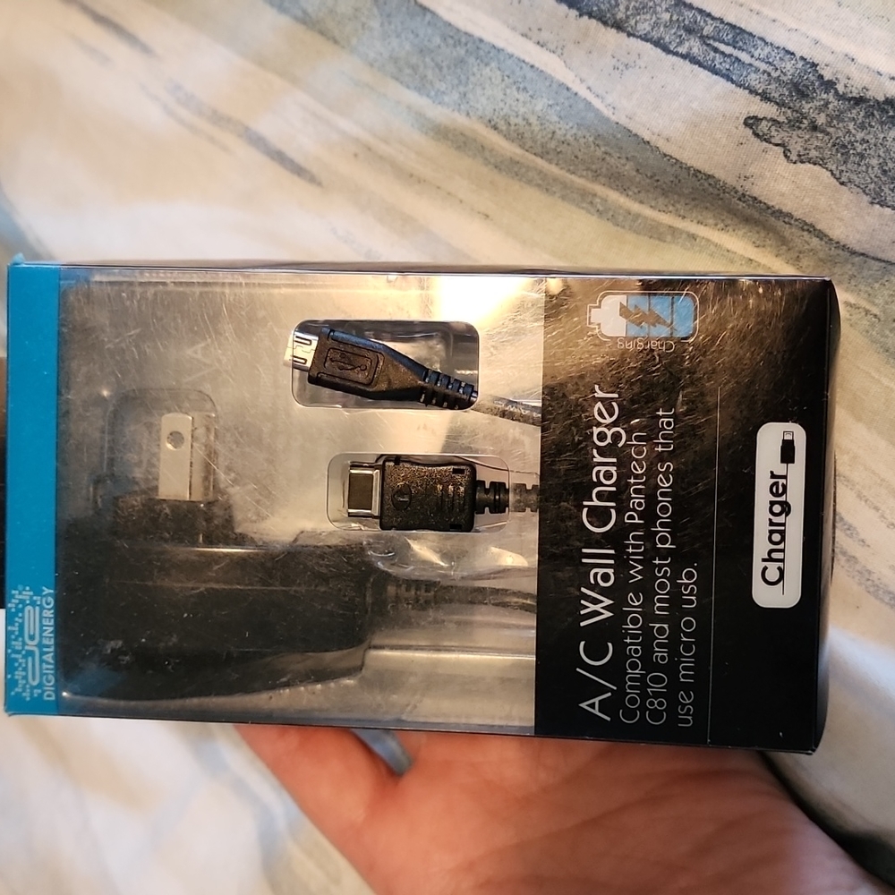 Nwt! A/C Wall charger by digital energy